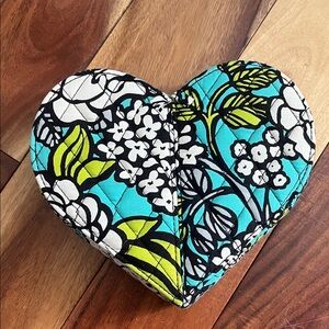 Vera Bradley ‘Stay tuned Island Blooms’ jewelry case